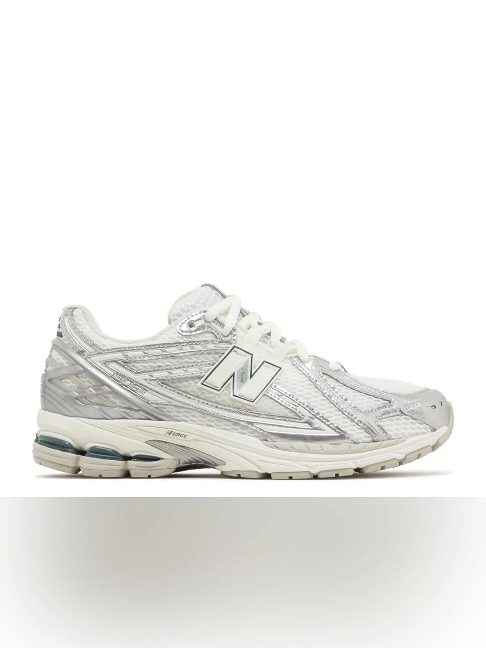 BRAND NEW NEVER WORN NEW BALANCE 1906R 'SILVER METALLIC CREAM'